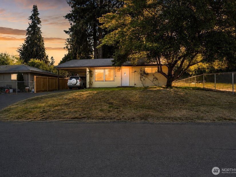 10406 55th Avenue S, Seattle WA 98178