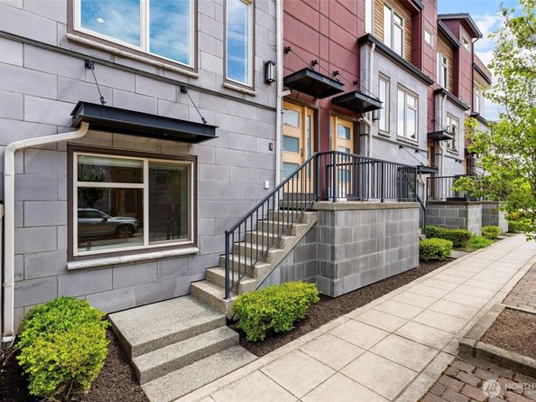 966 6th Avenue NE, Issaquah WA 98029