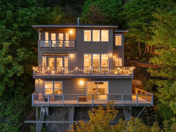 10835 Arroyo Beach Place SW, Seattle WA 98146