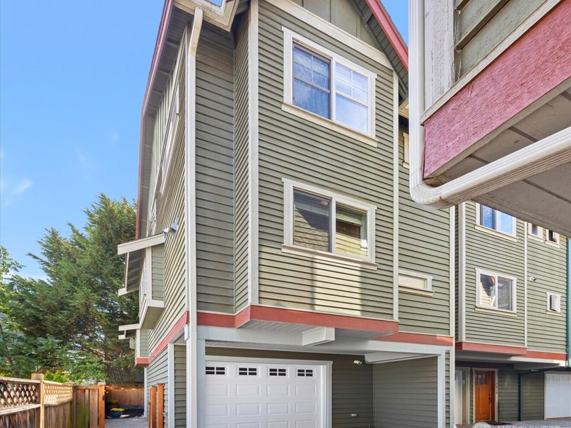 741 N 94th Street C, Seattle WA 98103