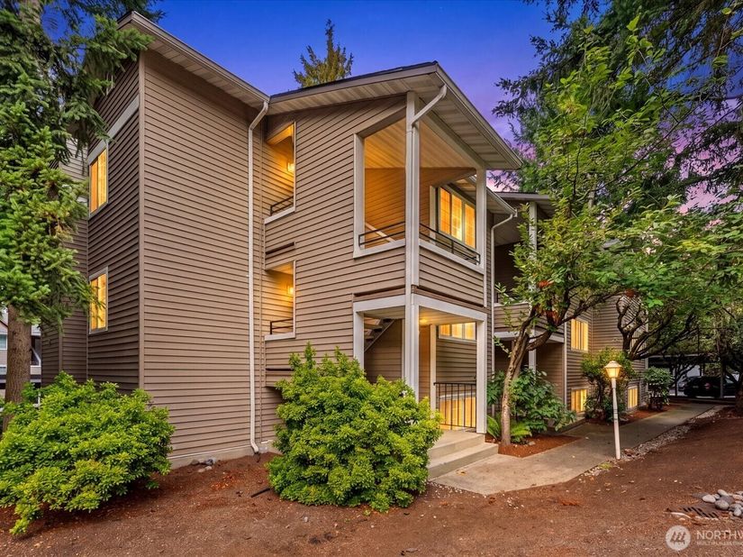 10009 NE 120th Lane B301, Kirkland WA 98034