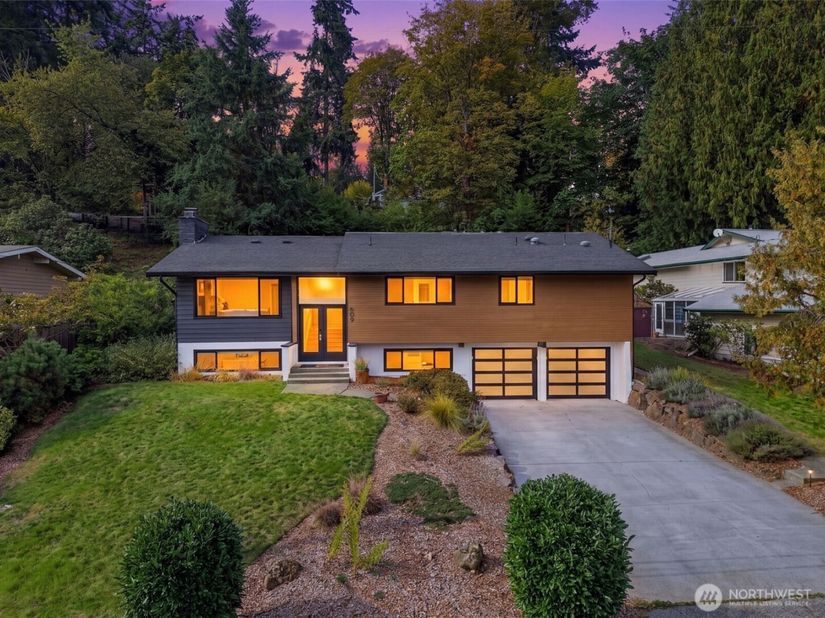 609 109th Avenue SE, Bellevue WA 98004