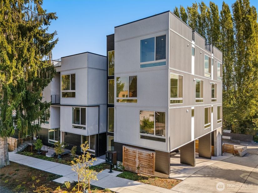 3114 Queen Anne Avenue N, Seattle WA 98109