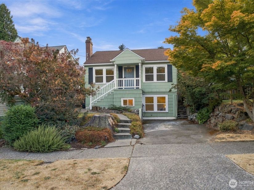 6043 37th Avenue NE, Seattle WA 98115