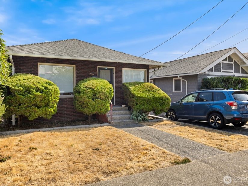 1726 Dexter Avenue N, Seattle WA 98109