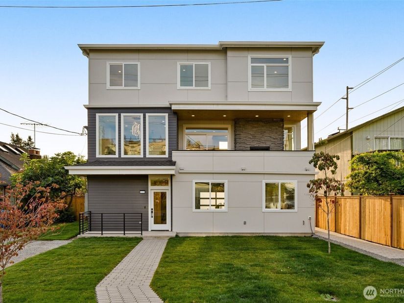 9251 Palatine Avenue N, Seattle WA 98103
