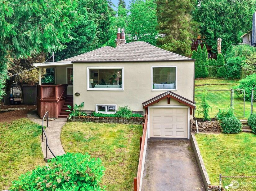 8800 Ravenna Avenue NE, Seattle WA 98115