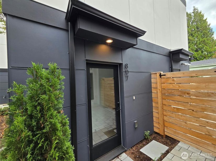 807 S Sullivan Street, Seattle WA 98108