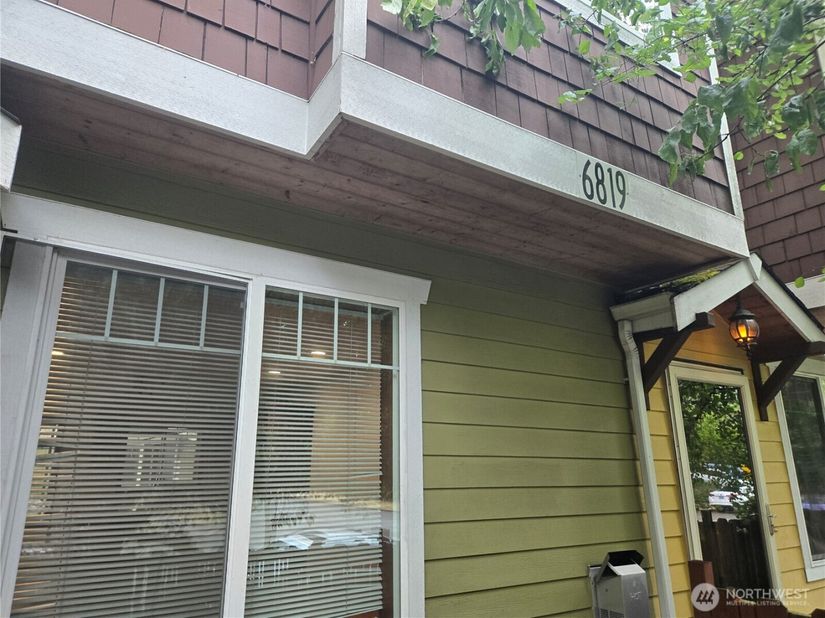 6819 Weedin Place NE, Seattle WA 98115