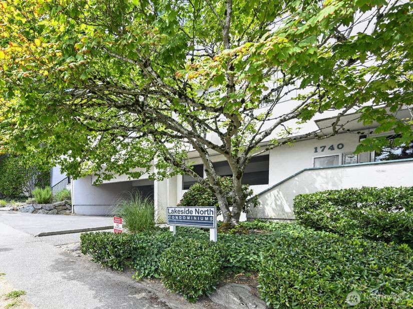 1740 NE 86th Street 101, Seattle WA 98115