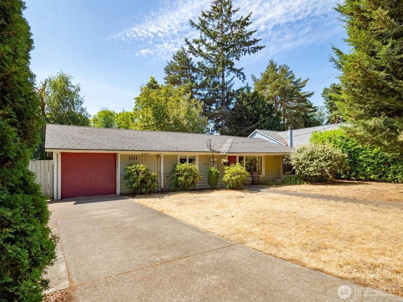 1331 N 121st Street, Seattle WA 98133
