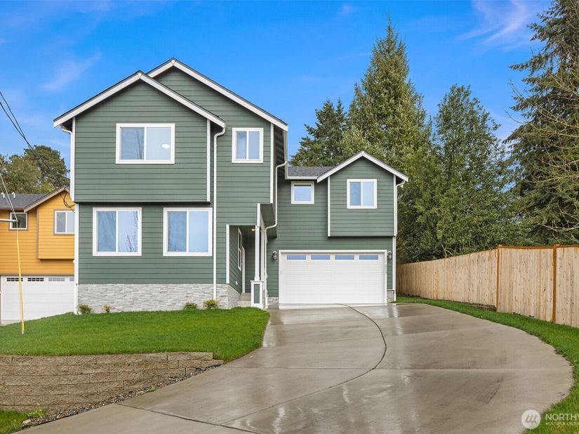 2117 SW 103rd Place, Seattle WA 98146