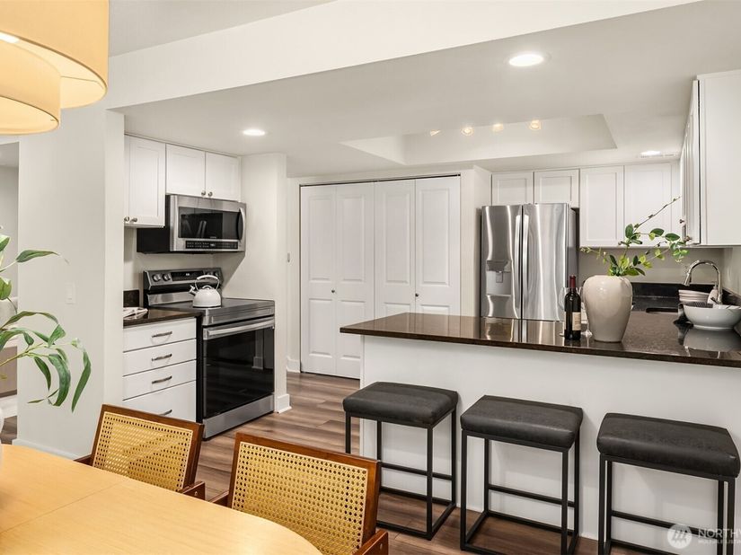 4283 152nd Court SE 2B, Bellevue WA 98006