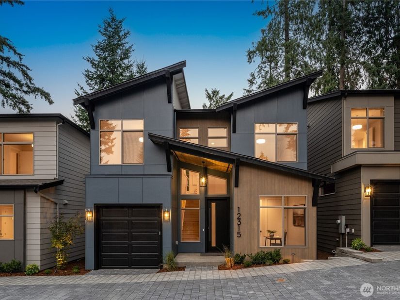 12315 NE 70th Lane, Kirkland WA 98033