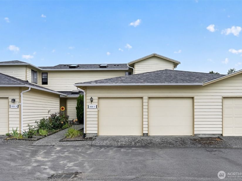 25028 110th Avenue SE C, Kent WA 98030