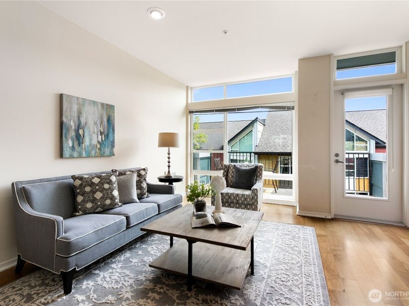 15130 NE 81st Way 104, Redmond WA 98052