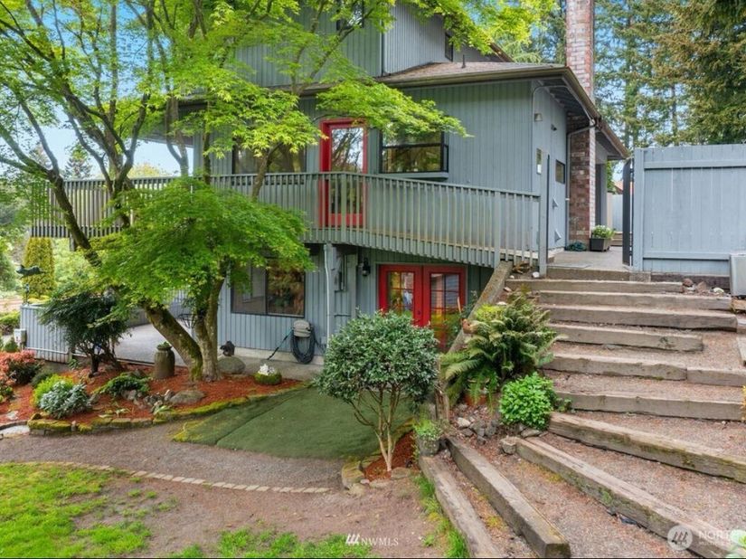 739 NE Woods Court, Bremerton WA 98311
