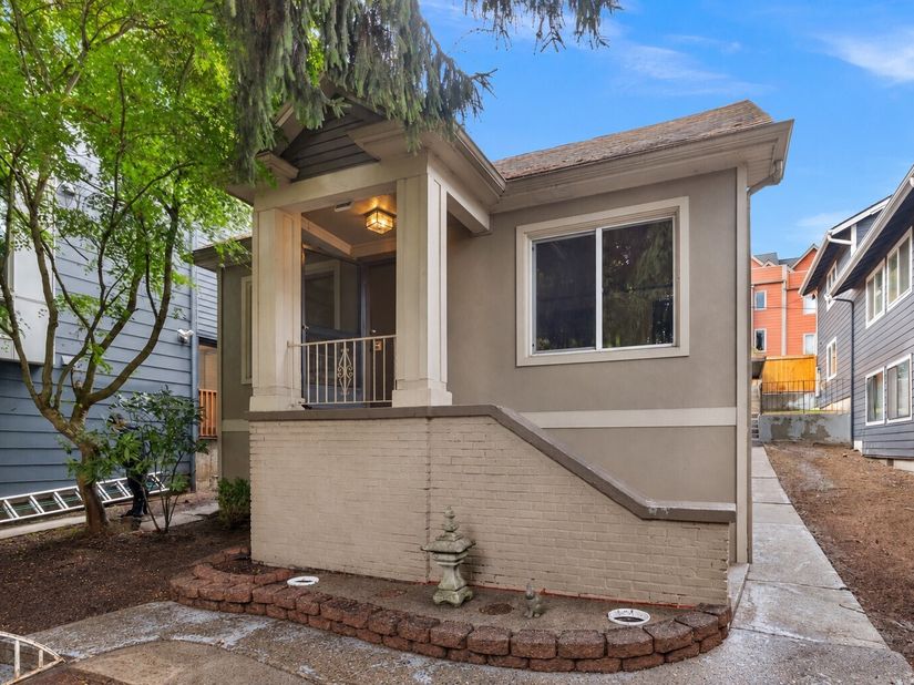 3005 3rd Avenue W, Seattle WA 98119