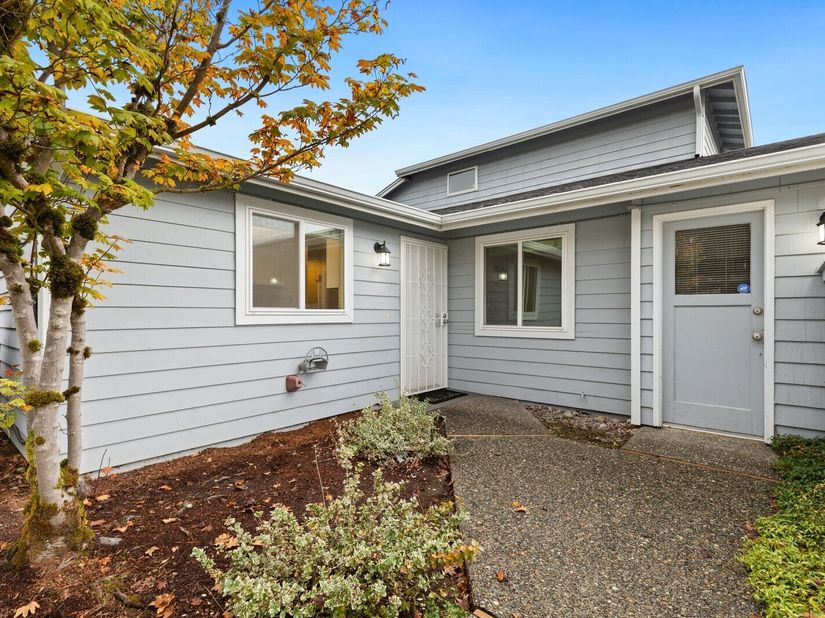 11055 SE 250th Court A, Kent WA 98030