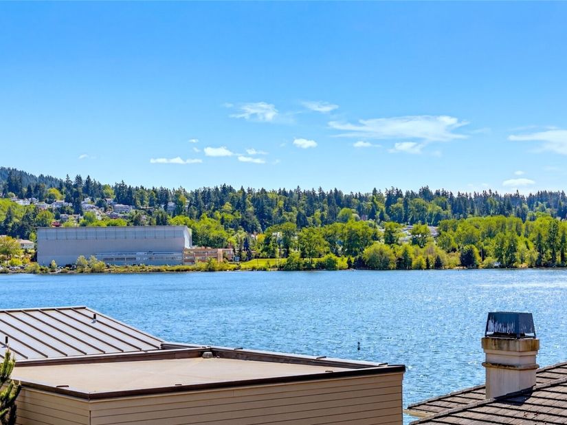 6924 96th Avenue SE, Mercer Island WA 98040