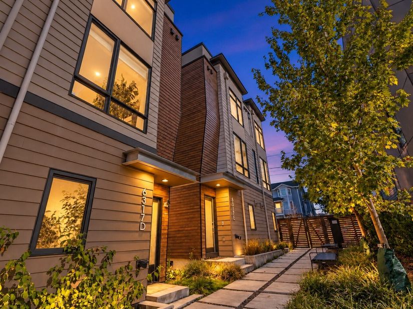 6317 9th Avenue NE D, Seattle WA 98115