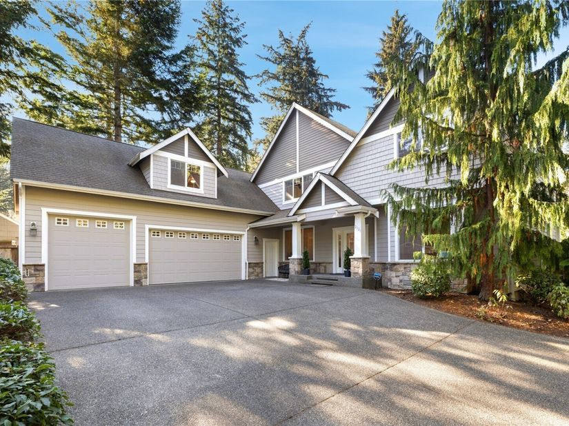 2121 SW 162nd Court, Burien WA 98166