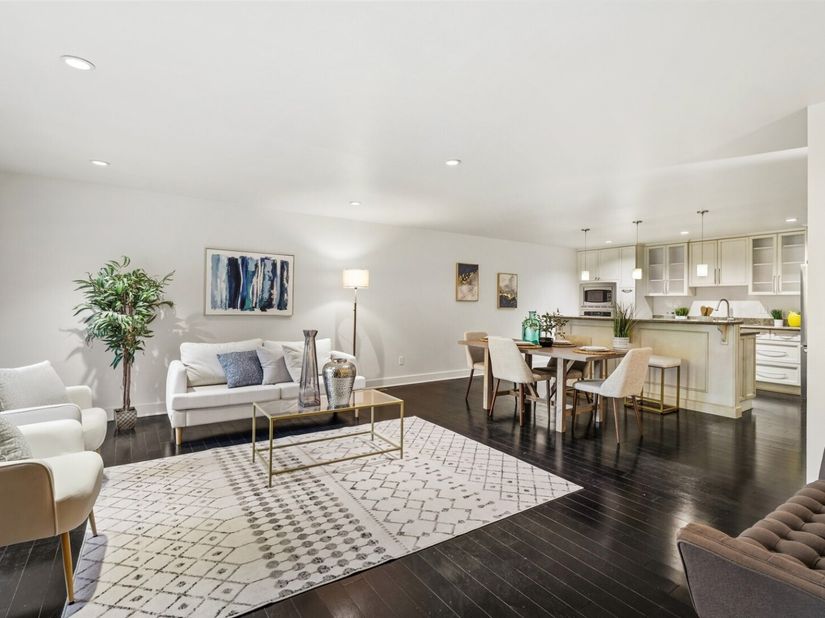 17120 NE 2nd Place, Bellevue WA 98008