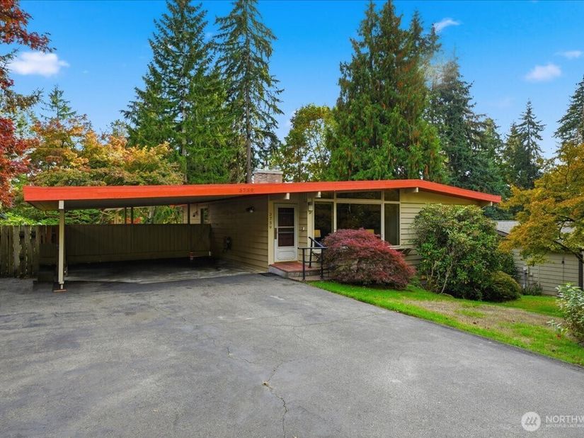 3739 NE 192nd Street, Lake Forest Park WA 98155