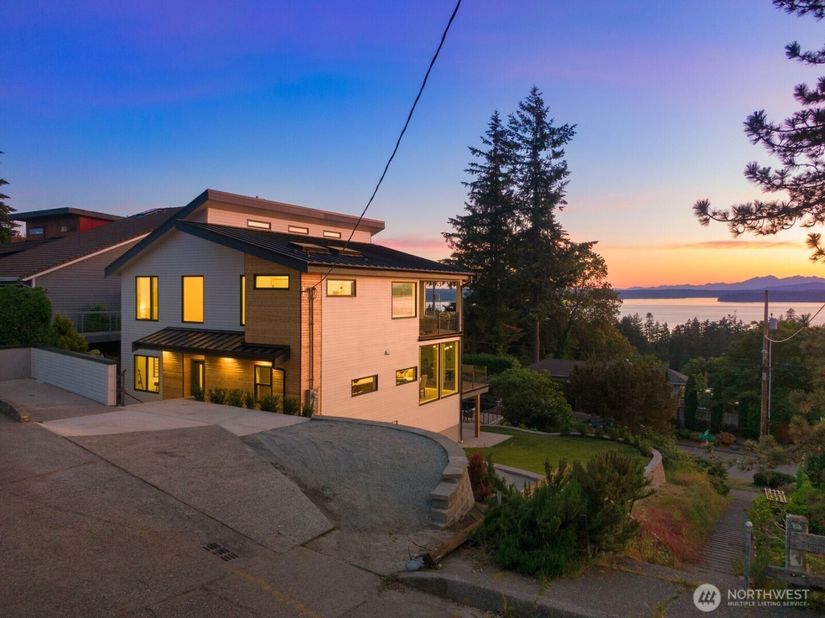 7602 44th Avenue SW, Seattle WA 98136