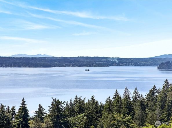 8261 Northrop Place SW, Seattle WA 98136