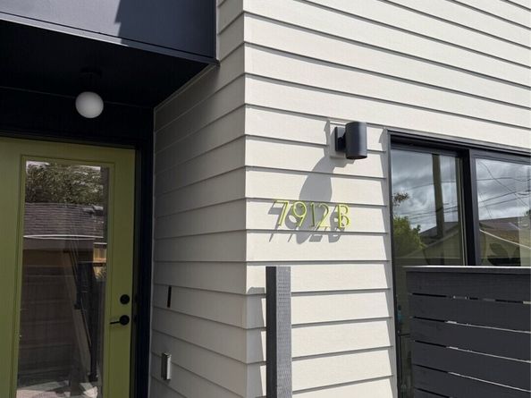 7912 34th Avenue SW B, Seattle WA 98126