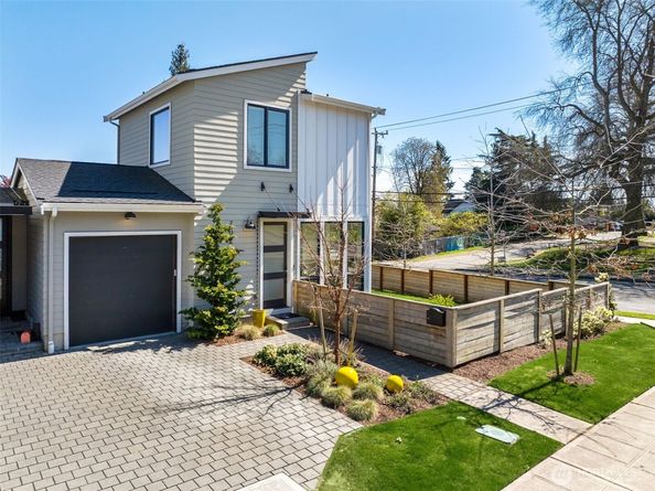 7502 32nd Avenue NE A, Seattle WA 98115