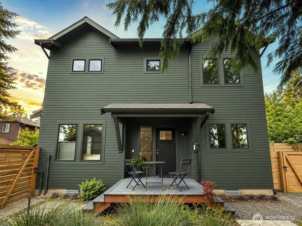 10421 41st Avenue SW B, Seattle WA 98146