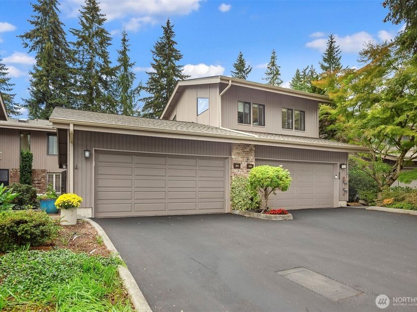 151 141st Place NE 110L, Bellevue WA 98007
