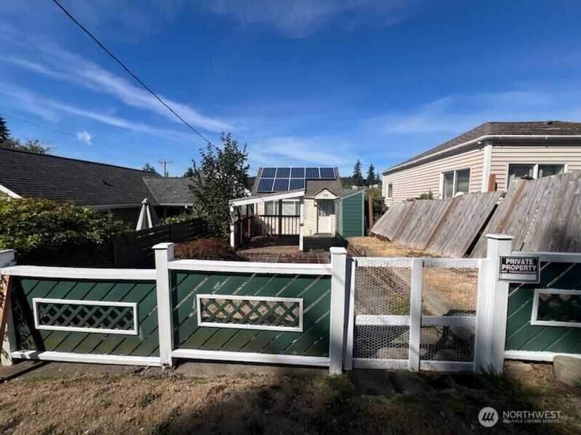 913 Charlotte Avenue W, Bremerton WA 98312