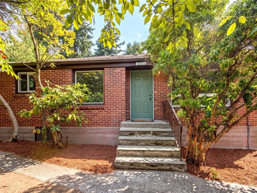 12004 5th Ave NE, Seattle WA 98125