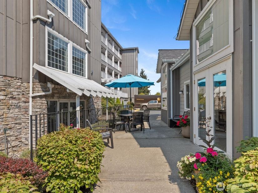 1318 37th Street 1202, Everett WA 98201