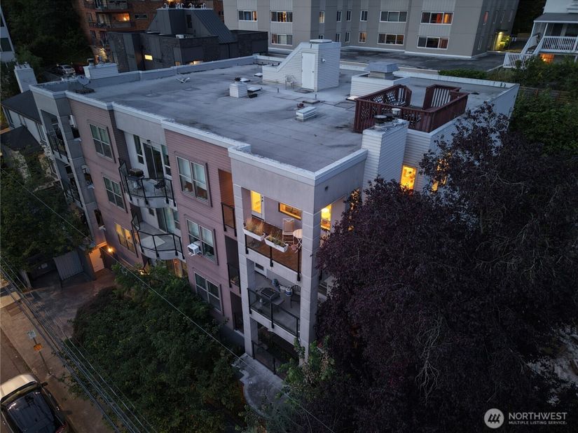 524 12th Avenue E 301, Seattle WA 98102