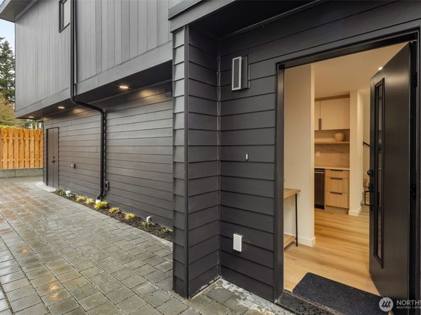 14035 Densmore Avenue N, Seattle WA 98133