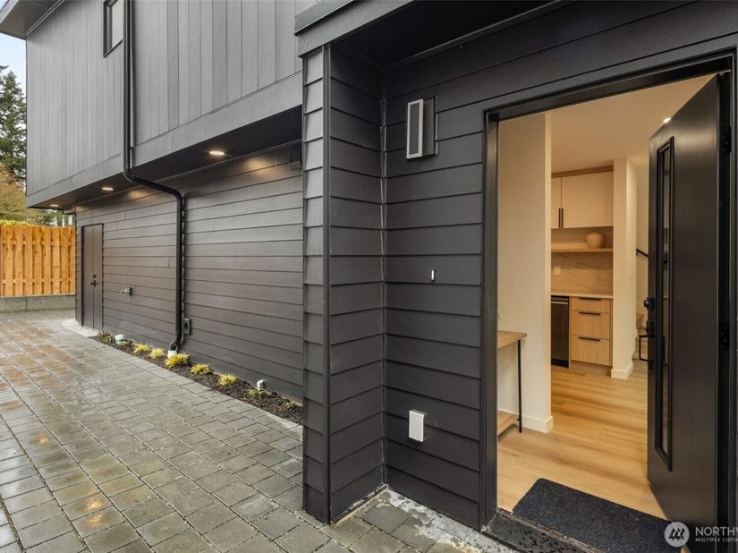 14035 Densmore Avenue N, Seattle WA 98133
