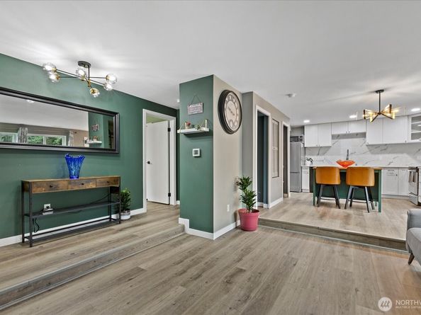 12716 NE 120th Street H7, Kirkland WA 98034