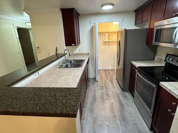 28704 18th Avenue S, Federal Way WA 98003