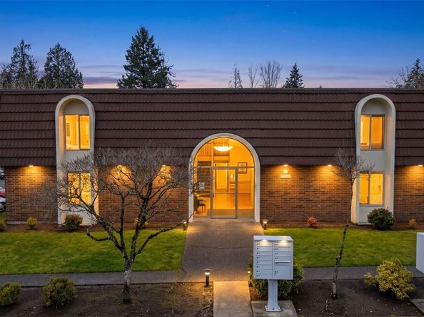 11112 NE 68th Street 327, Kirkland WA 98033