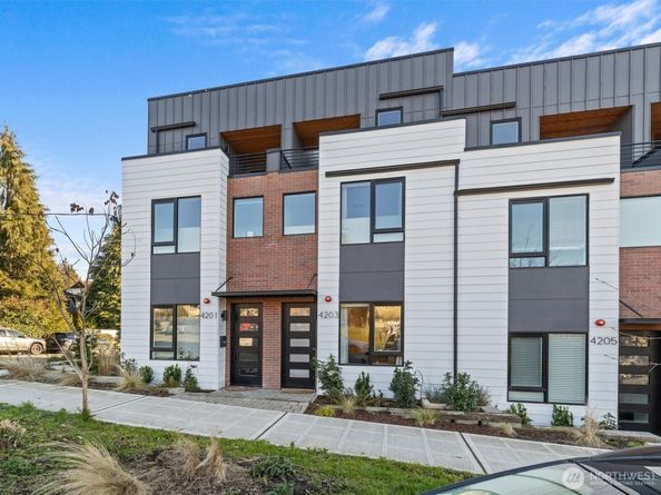 4203 SW Raymond Street, Seattle WA 98136