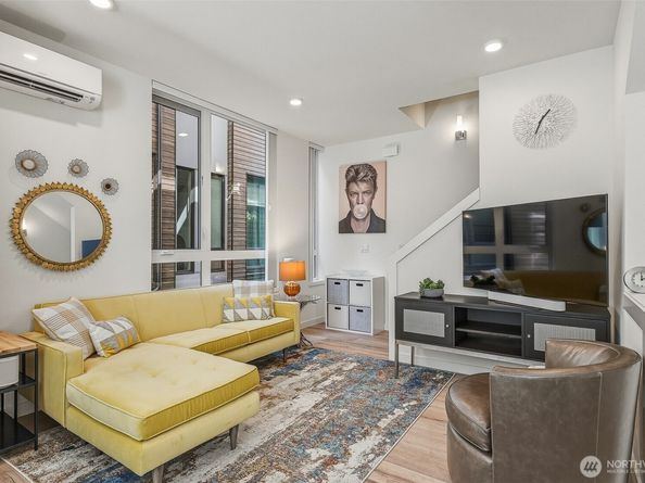 6313 9th Avenue NE A, Seattle WA 98115