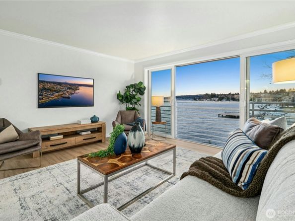 733 Lake Street S 202, Kirkland WA 98033