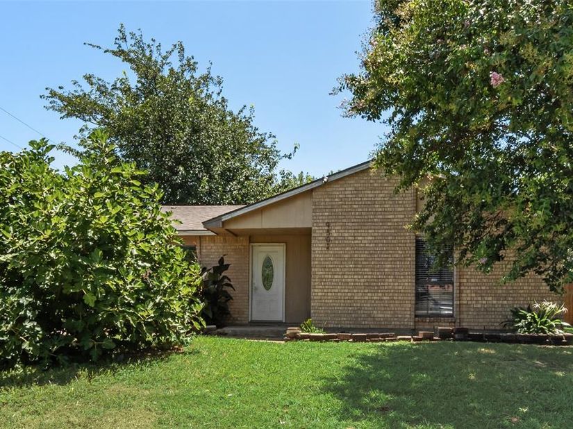 9502  Zelkova Circle , Dallas Texas 75249