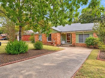 2138  Longwood Lane 