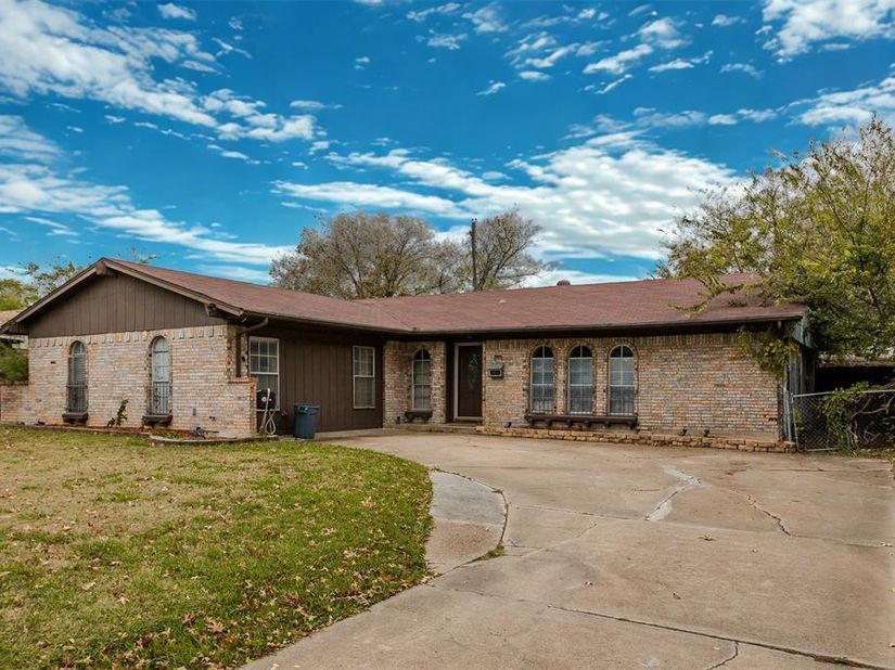 2517  Rosewood Drive , Mesquite Texas 75150