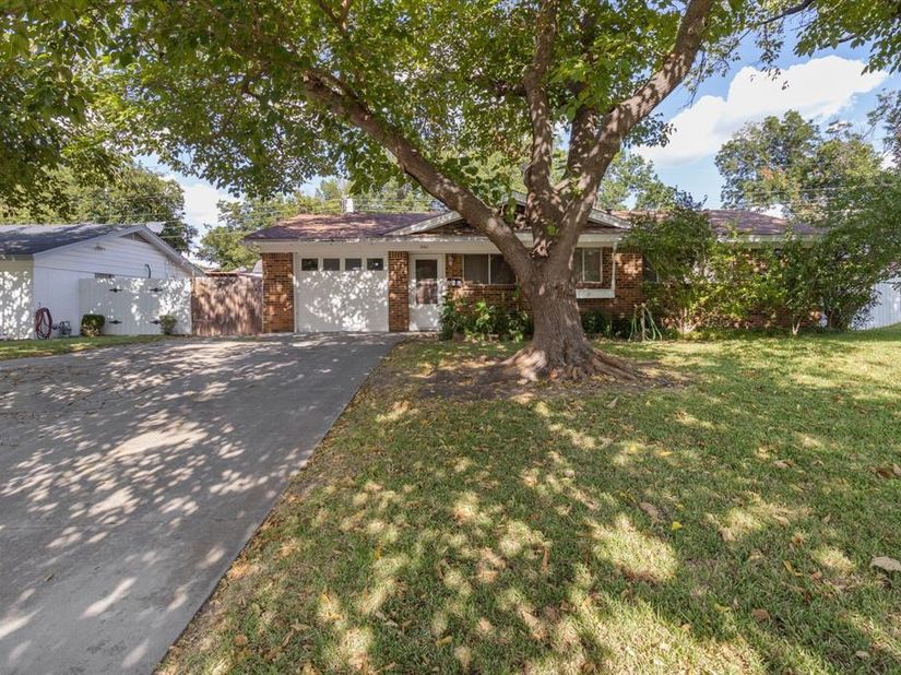 840  Comal Avenue , White Settlement Texas 76108